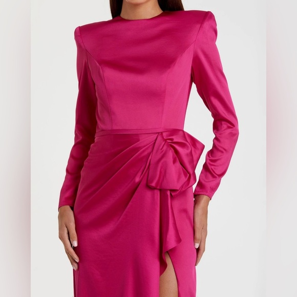 IEENA FOR MAC DUGGAL 26676 NWOT
Satin Structured Bow Draped Column Gown - Picture 3 of 6